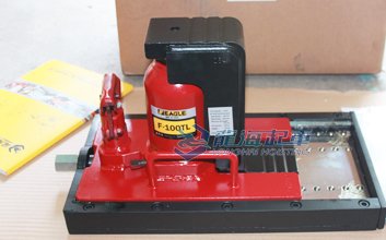 F-100TL帶滑臺(tái)爪式千斤頂正面展示 F-100TL帶滑臺(tái)爪式千斤頂正面展示