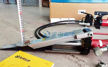 KP-35楔形千斤頂實(shí)物圖三 KP-35楔形千斤頂實(shí)物圖三