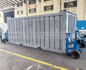 輪式集裝箱搬運(yùn)車使用案例一