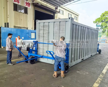 輪式集裝箱搬運(yùn)車使用案例二